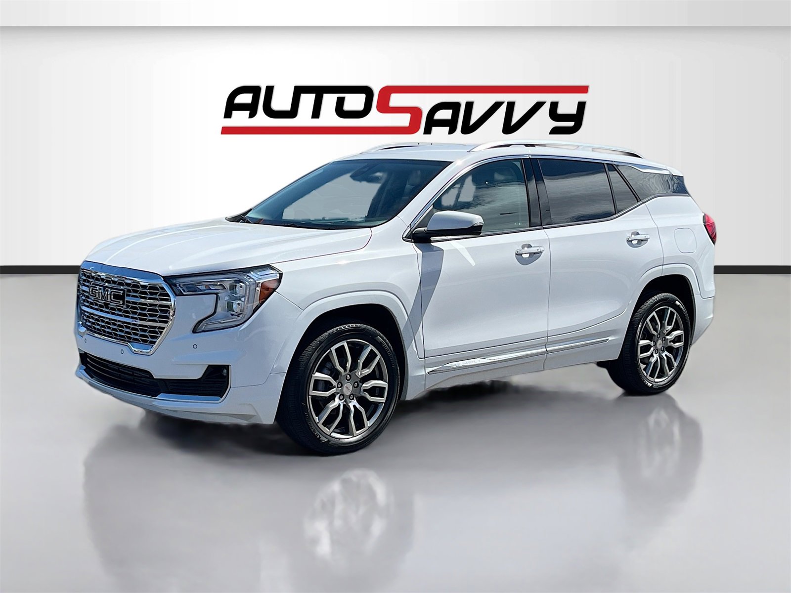 Used 2024 GMC Terrain Denali image 3