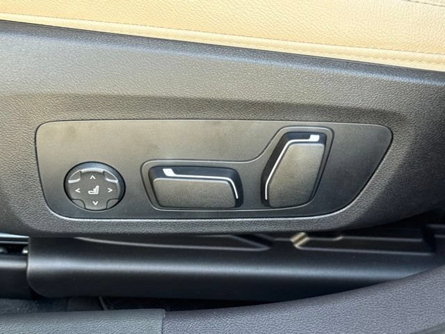 New 2026 BMW 330i Sedan w/ Premium Package RWD image 18