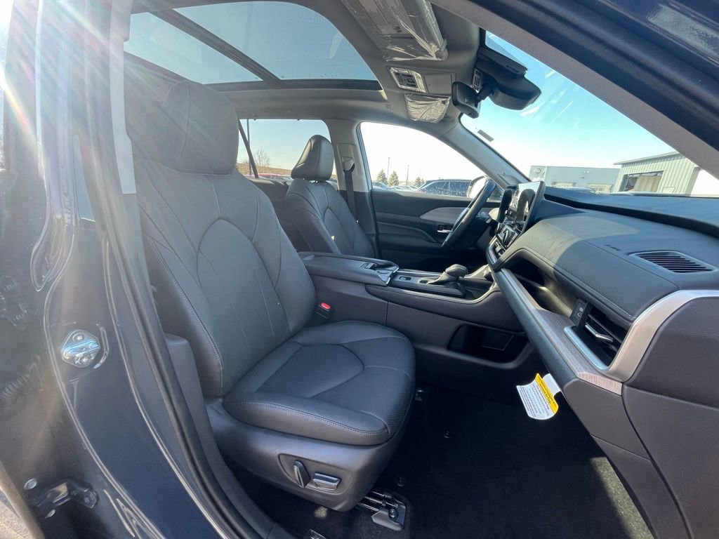 Used 2026 Toyota Grand Highlander Limited image 12