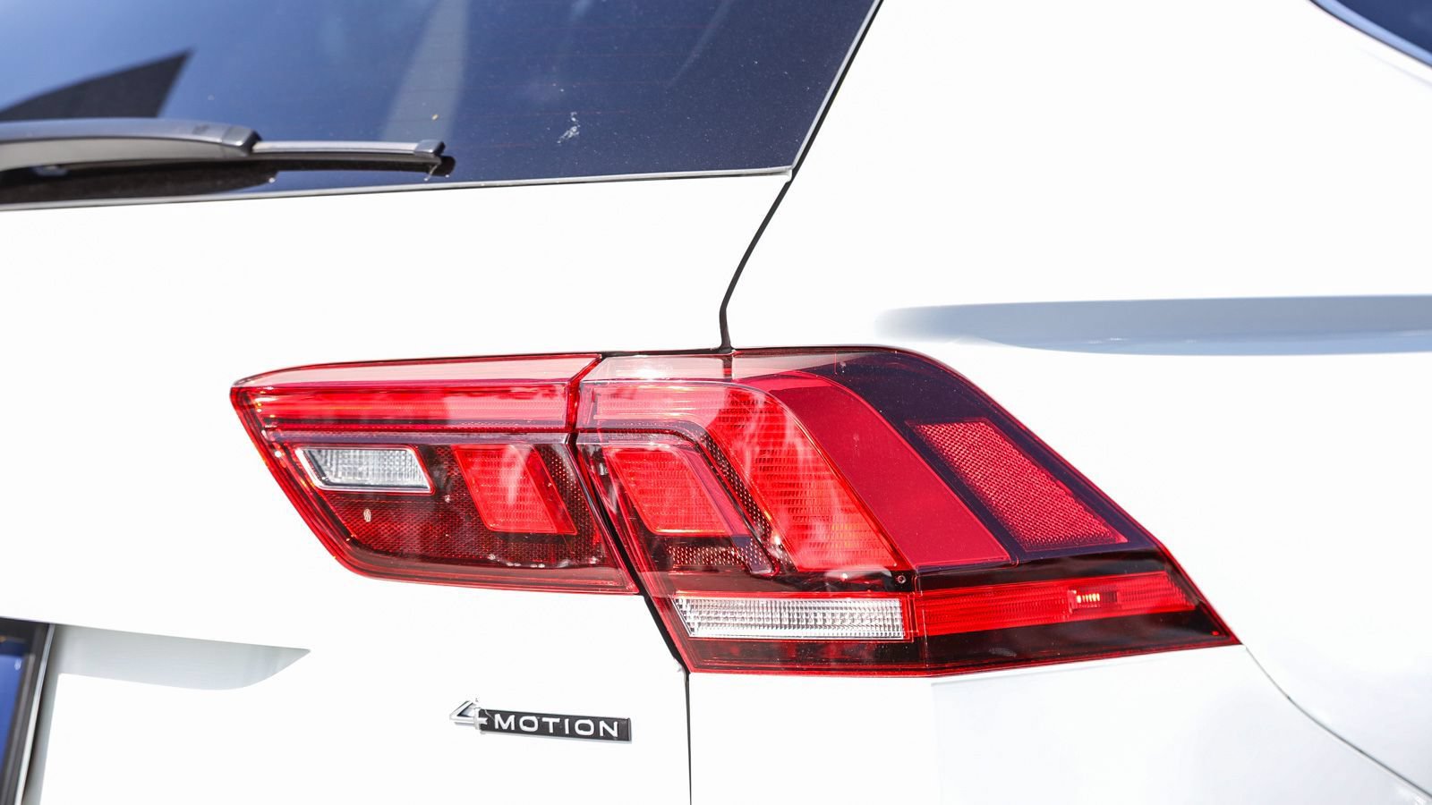 Used 2024 Volkswagen Tiguan SE AWD/4WD image 10