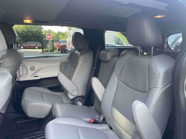 Certified 2025 Toyota Sienna XLE FWD image 14