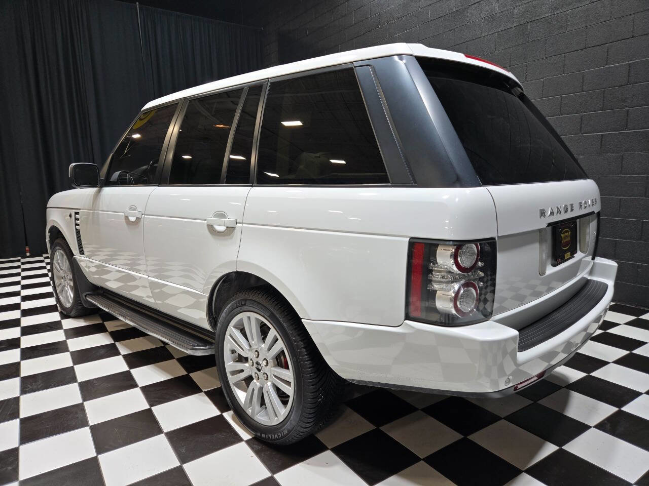 Used 2012 Land Rover Range Rover HSE LUX image 2