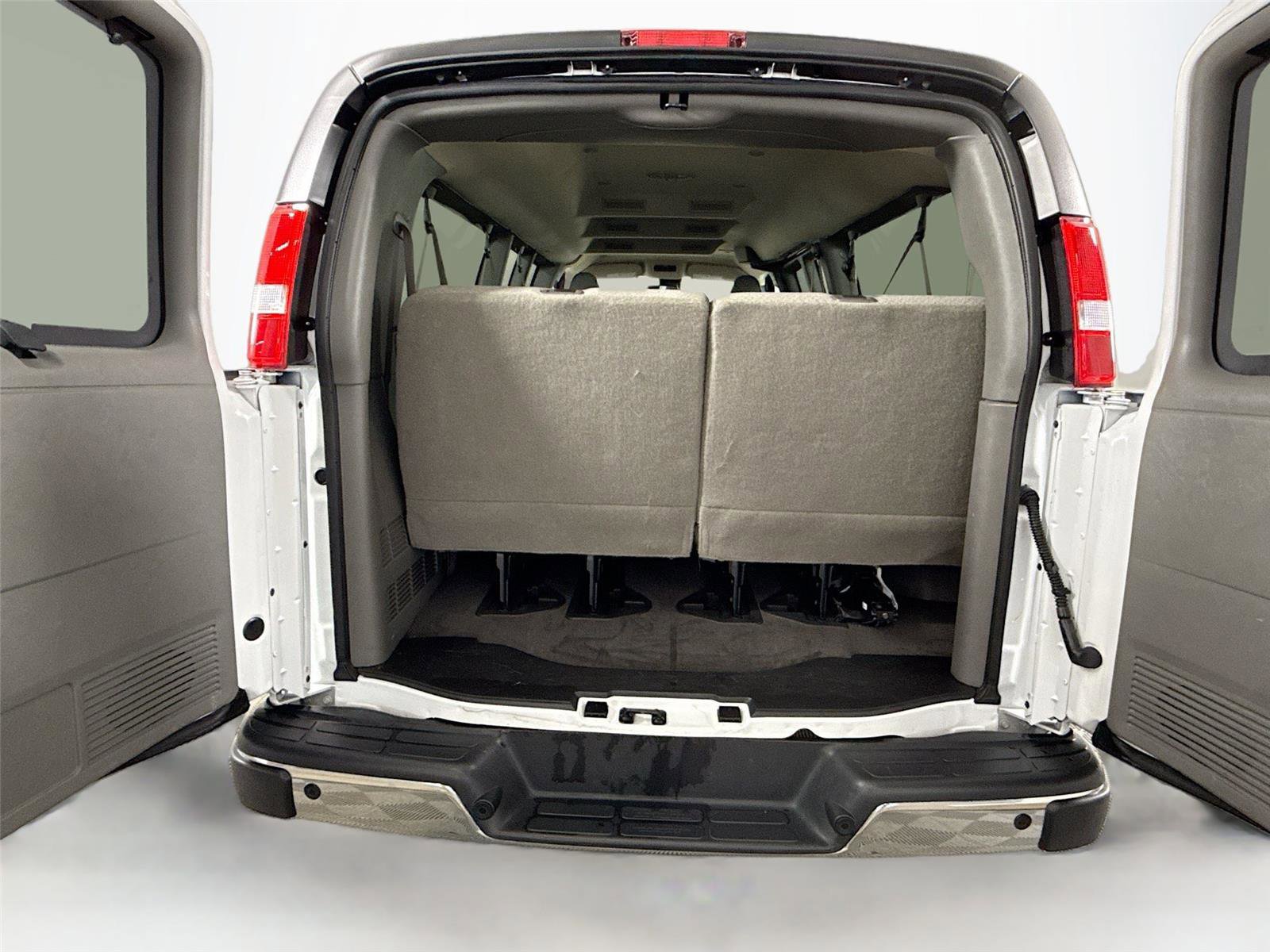 Used 2025 Chevrolet Express 3500 LT w/ LT Preferred Equipment Group image 17