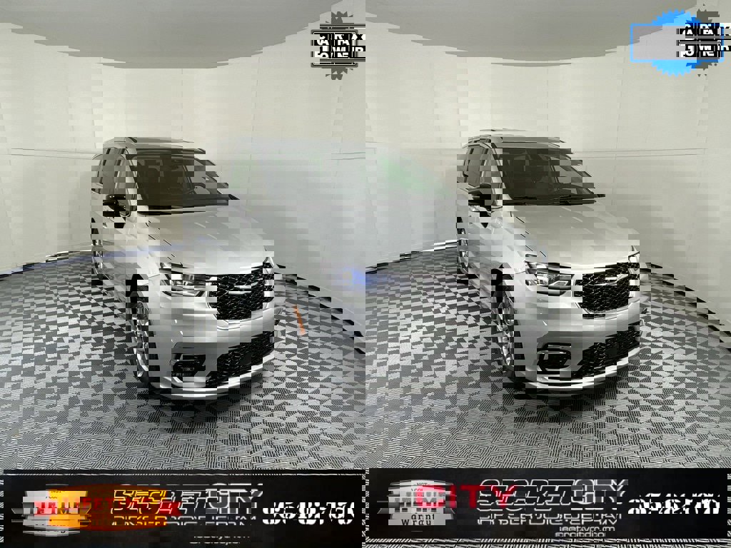 Used 2024 Chrysler Pacifica Touring-L image 1