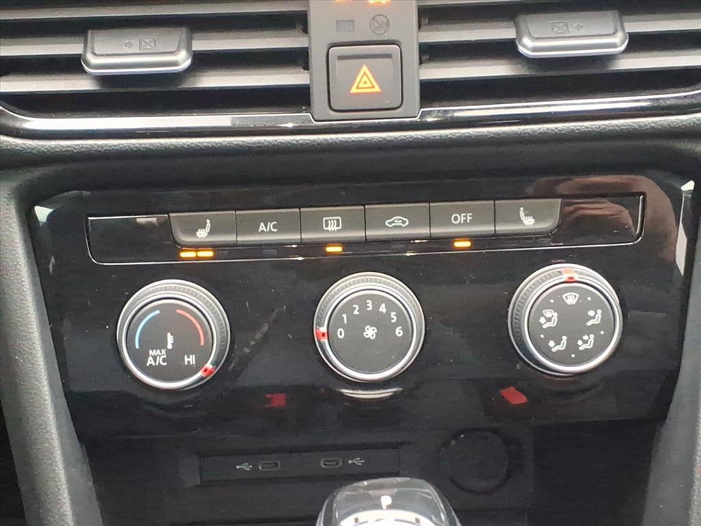 Certified 2023 Volkswagen Taos SE w/ Panoramic Sunroof Package image 18