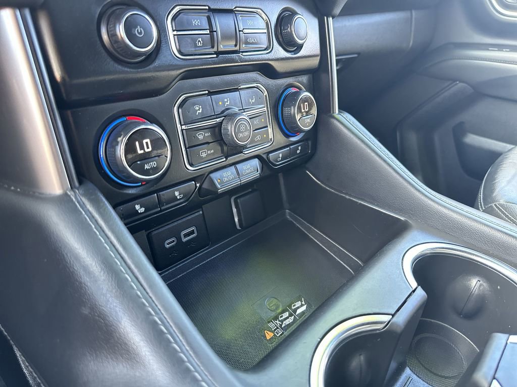 Used 2024 Chevrolet Suburban LT image 29