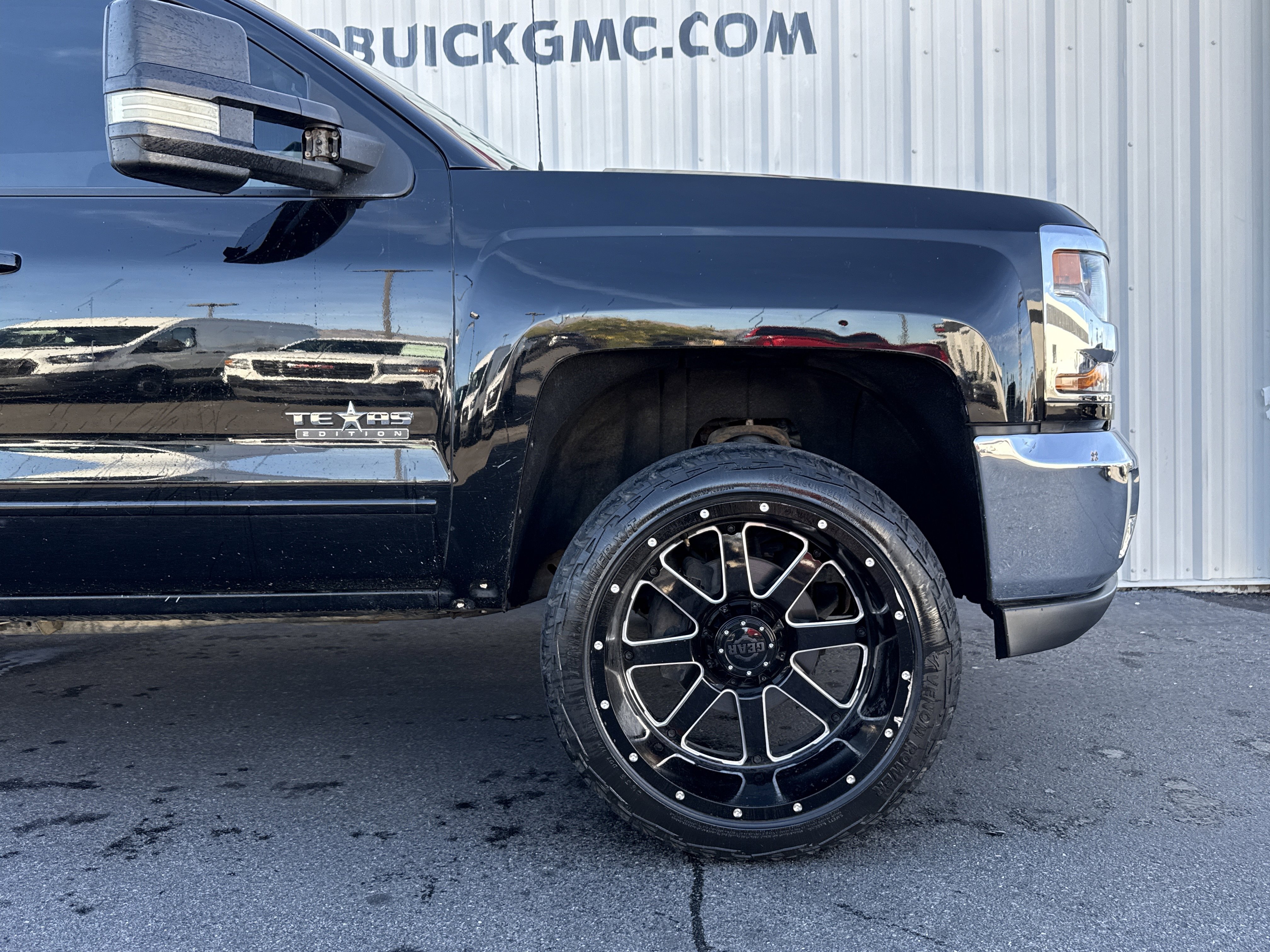 Used 2018 Chevrolet Silverado 1500 LT w/ Texas Edition image 23