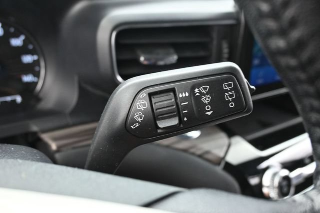 Used 2021 Ford Explorer Limited w/ Equipment Group 301A AWD/4WD image 19
