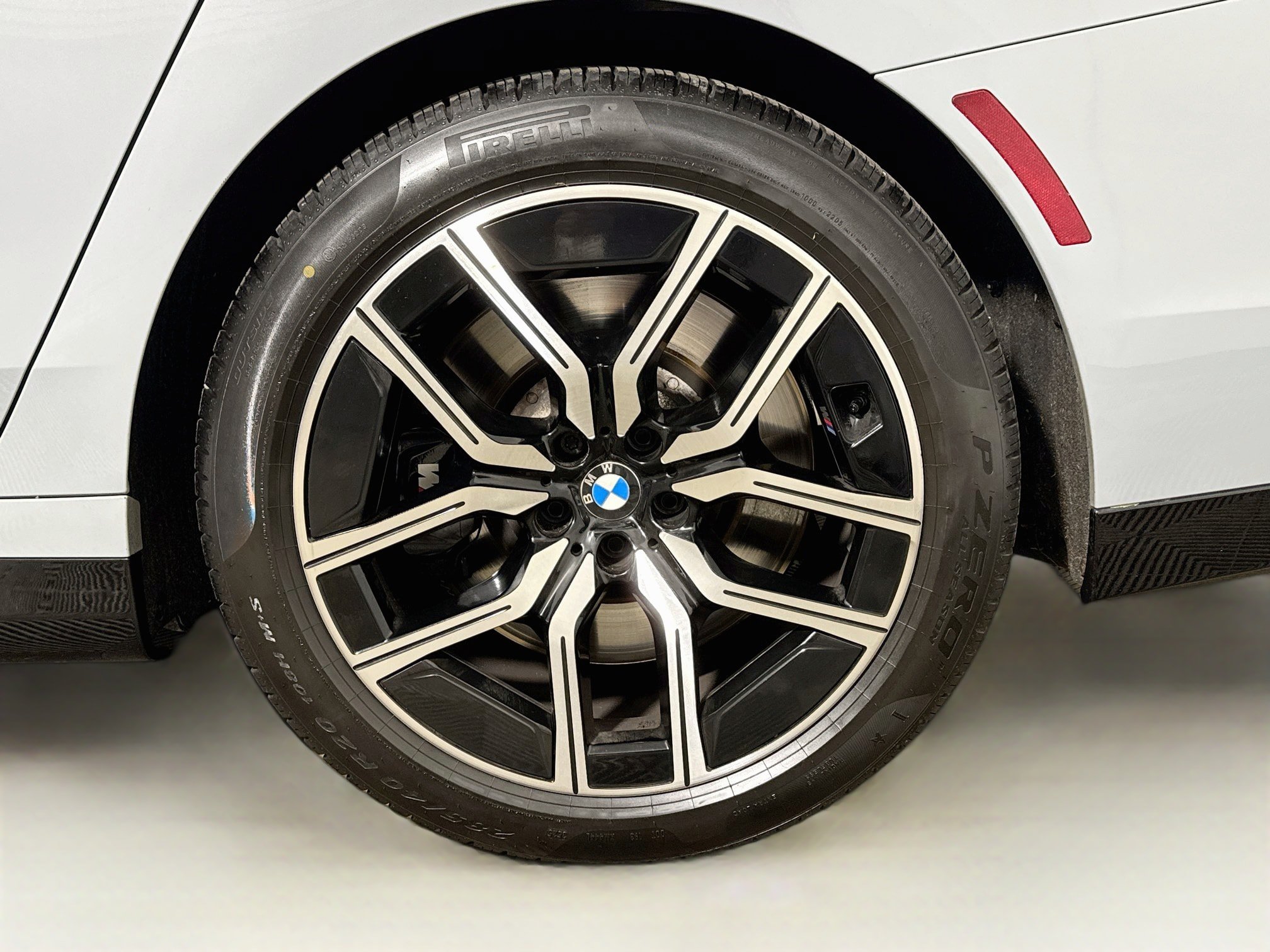 Used 2023 BMW 760i xDrive AWD/4WD image 31