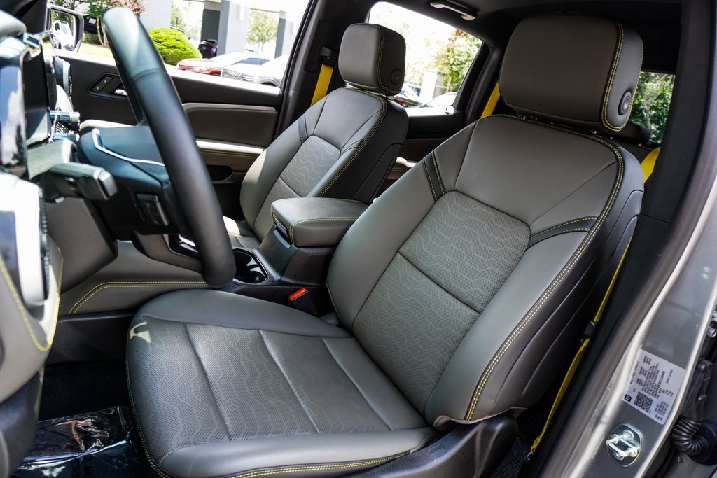 Used 2023 Chevrolet Colorado ZR2 w/ Desert Boss Special Edition image 18