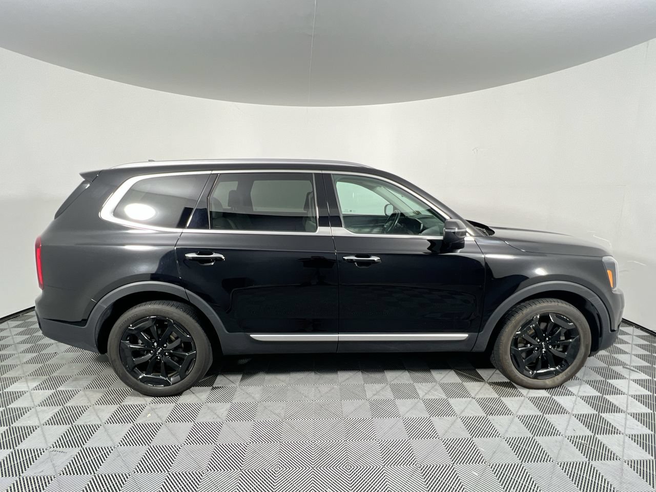 Used 2024 Kia Telluride S w/ S Sunroof Package FWD image 2