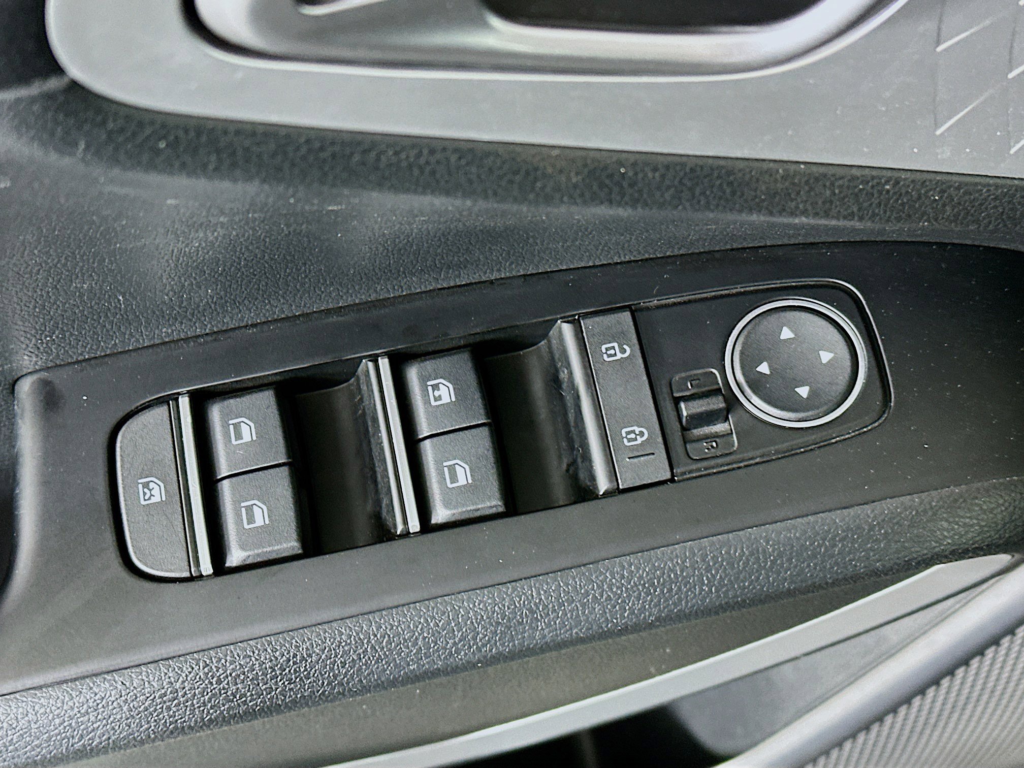 Used 2025 Kia Soul LX w/ LX Technology Package FWD image 15