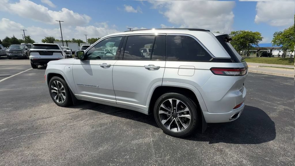 Used 2022 Jeep Grand Cherokee Overland w/ Advanced Protech Group III AWD/4WD image 6