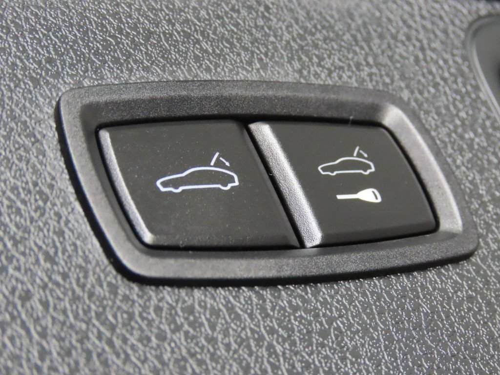 Certified 2026 Porsche Macan AWD/4WD image 49