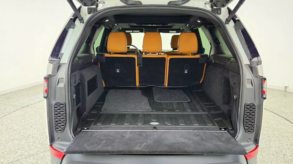 Used 2018 Land Rover Discovery HSE AWD/4WD image 23