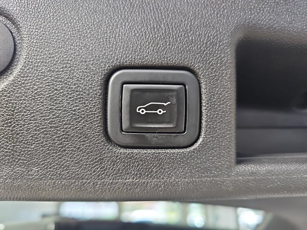Used 2020 Chevrolet Equinox Premier FWD image 17