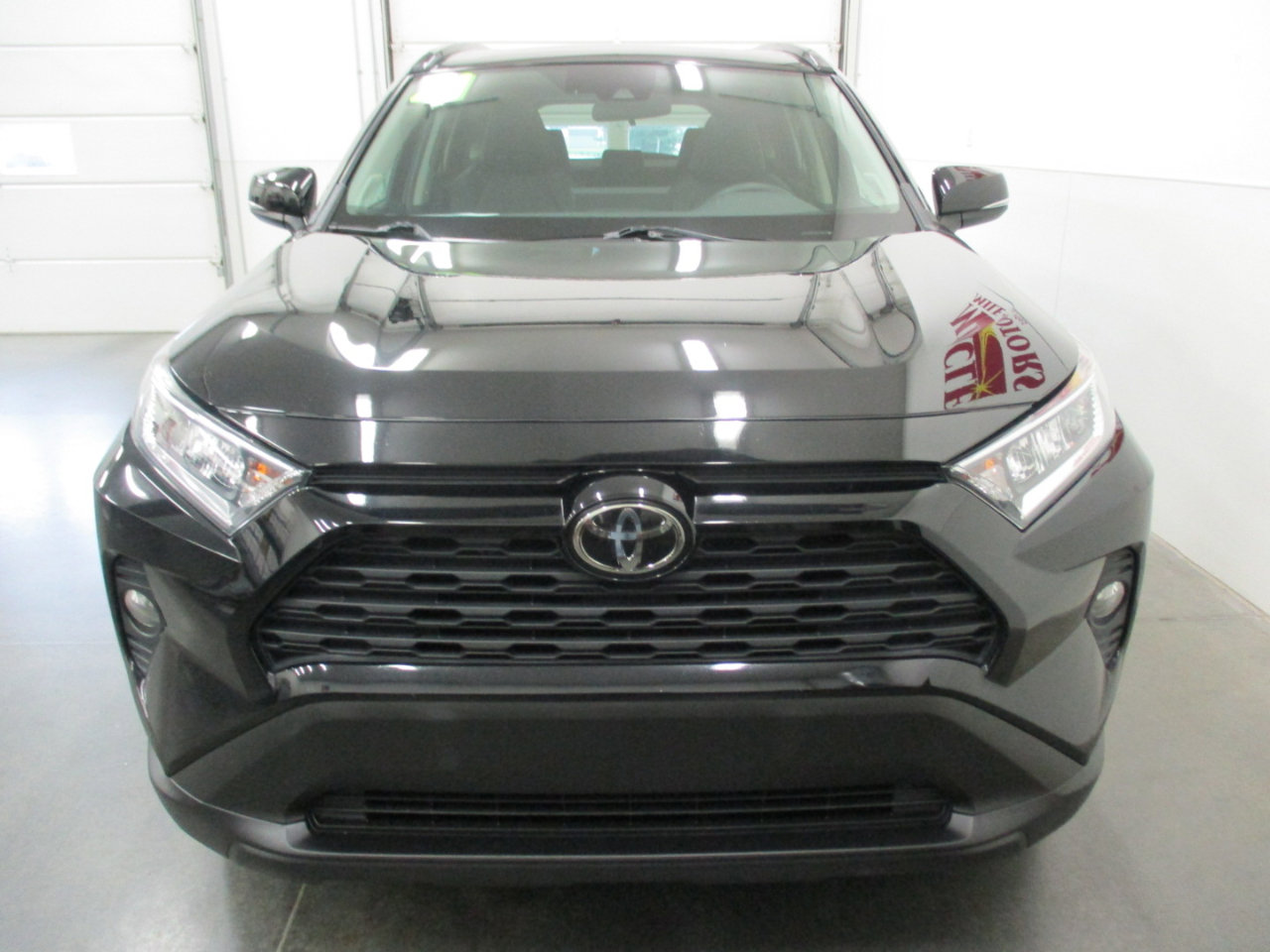 Used 2021 Toyota RAV4 XLE Premium image 8