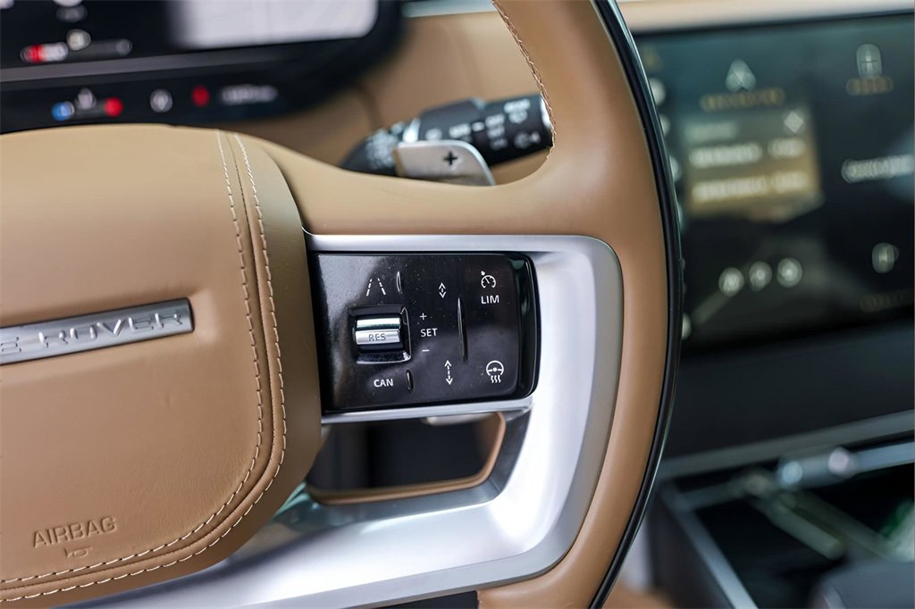 Used 2024 Land Rover Range Rover Long Wheelbase SE image 12