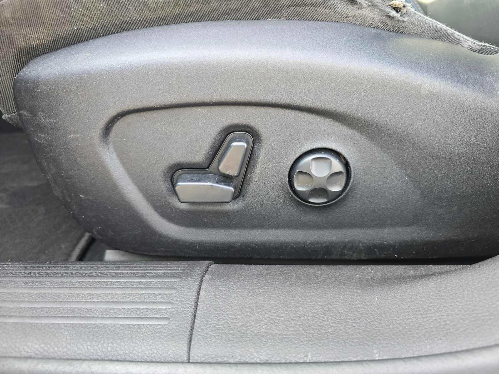 Used 2016 Chrysler 200 S image 23