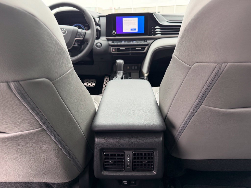 Used 2025 Toyota Camry SE w/ Convenience Package FWD image 16
