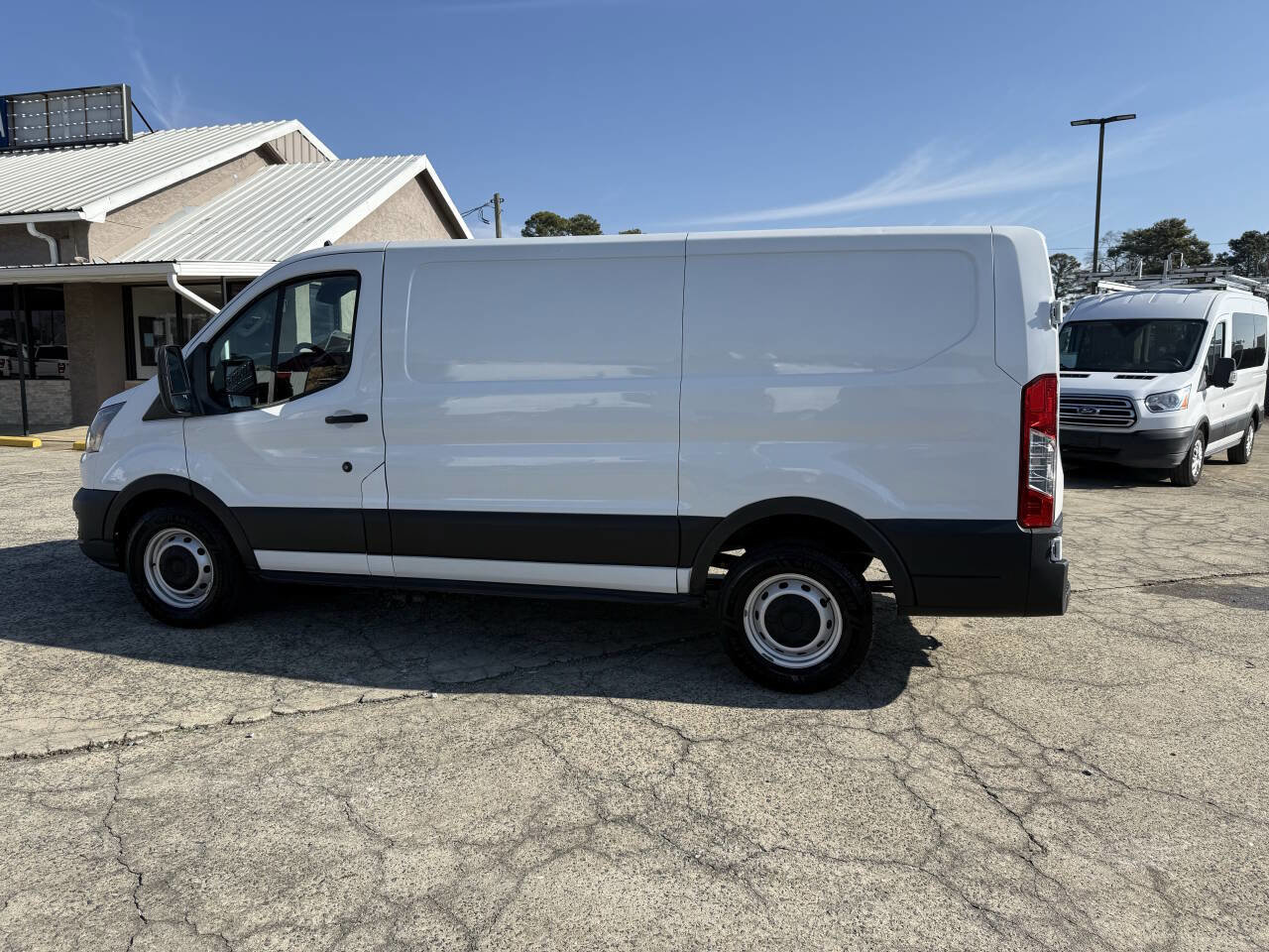 Used 2022 Ford Transit 150 Low Roof RWD image 4