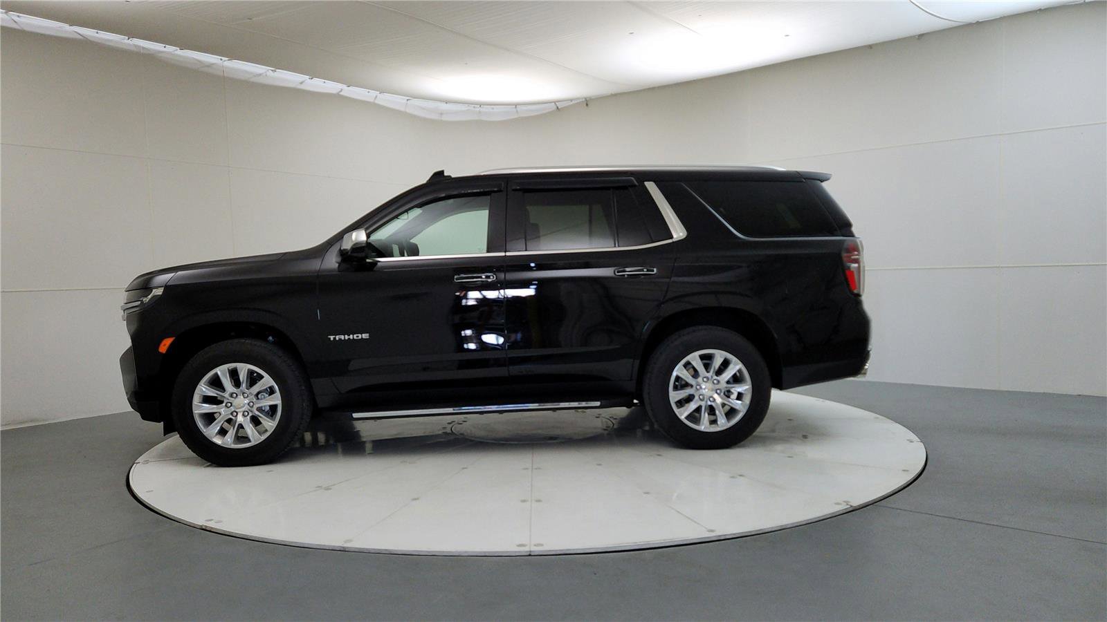 Used 2024 Chevrolet Tahoe Premier AWD/4WD image 4
