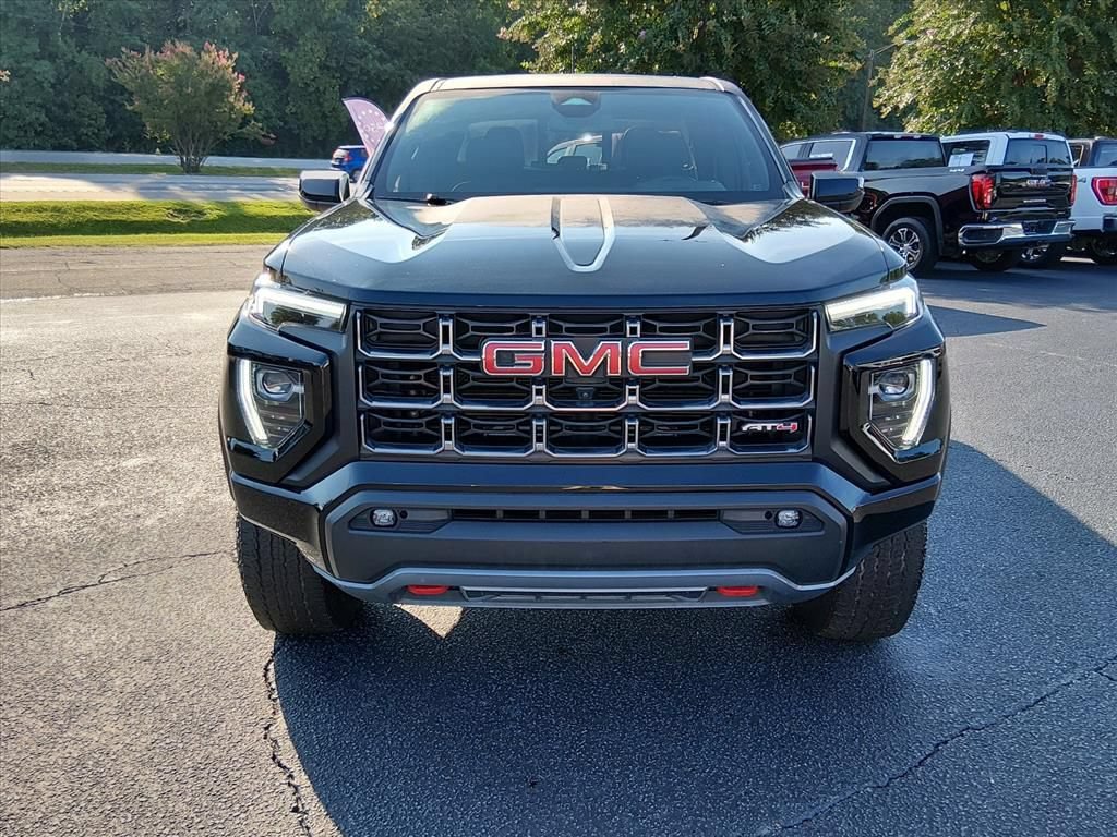 Used 2024 GMC Canyon AT4 w/ Technology Package AWD/4WD image 9