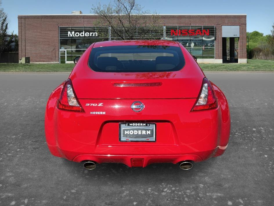Used 2016 Nissan 370Z Coupe RWD image 3