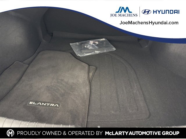 Used 2025 Hyundai Elantra SE image 30