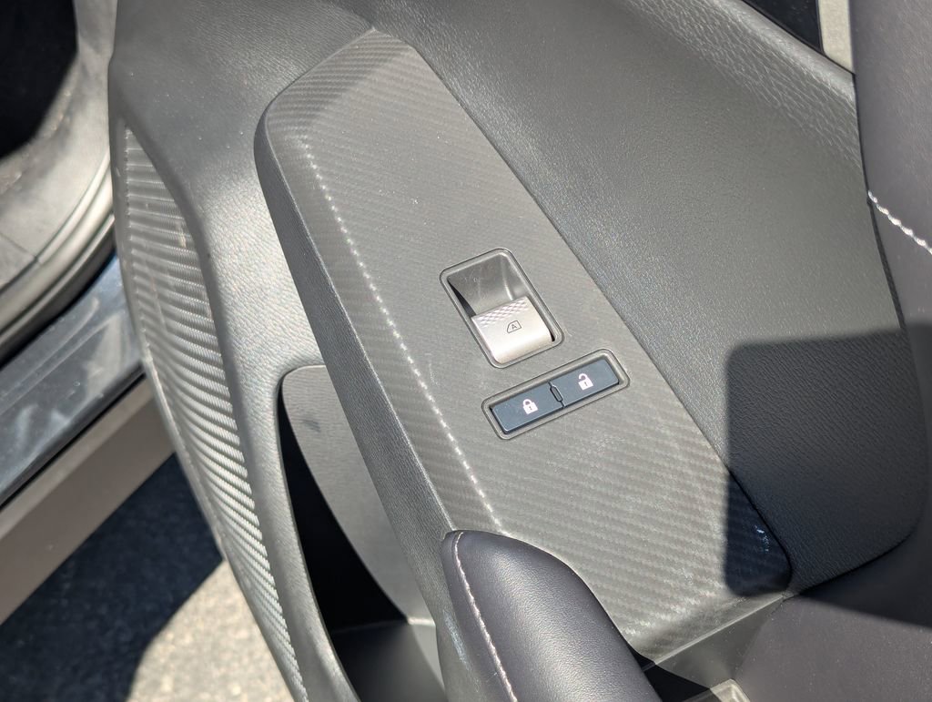 Used 2025 Mitsubishi Outlander 4WD Plug-In Hybrid image 38