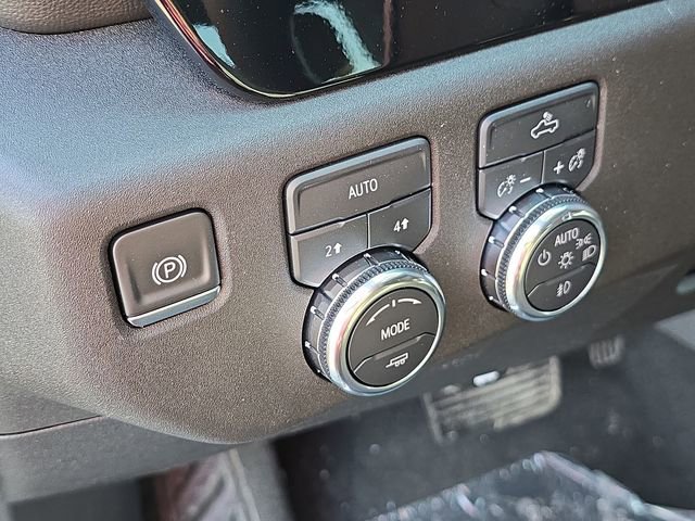 New 2025 GMC Sierra 1500 Elevation image 18