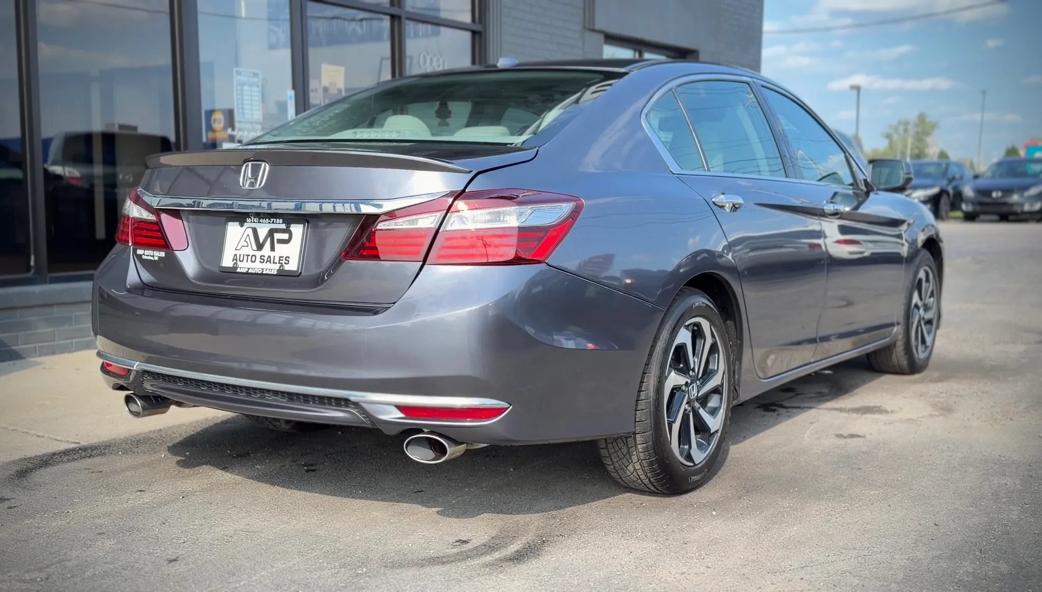 Used 2017 Honda Accord EX-L image 2