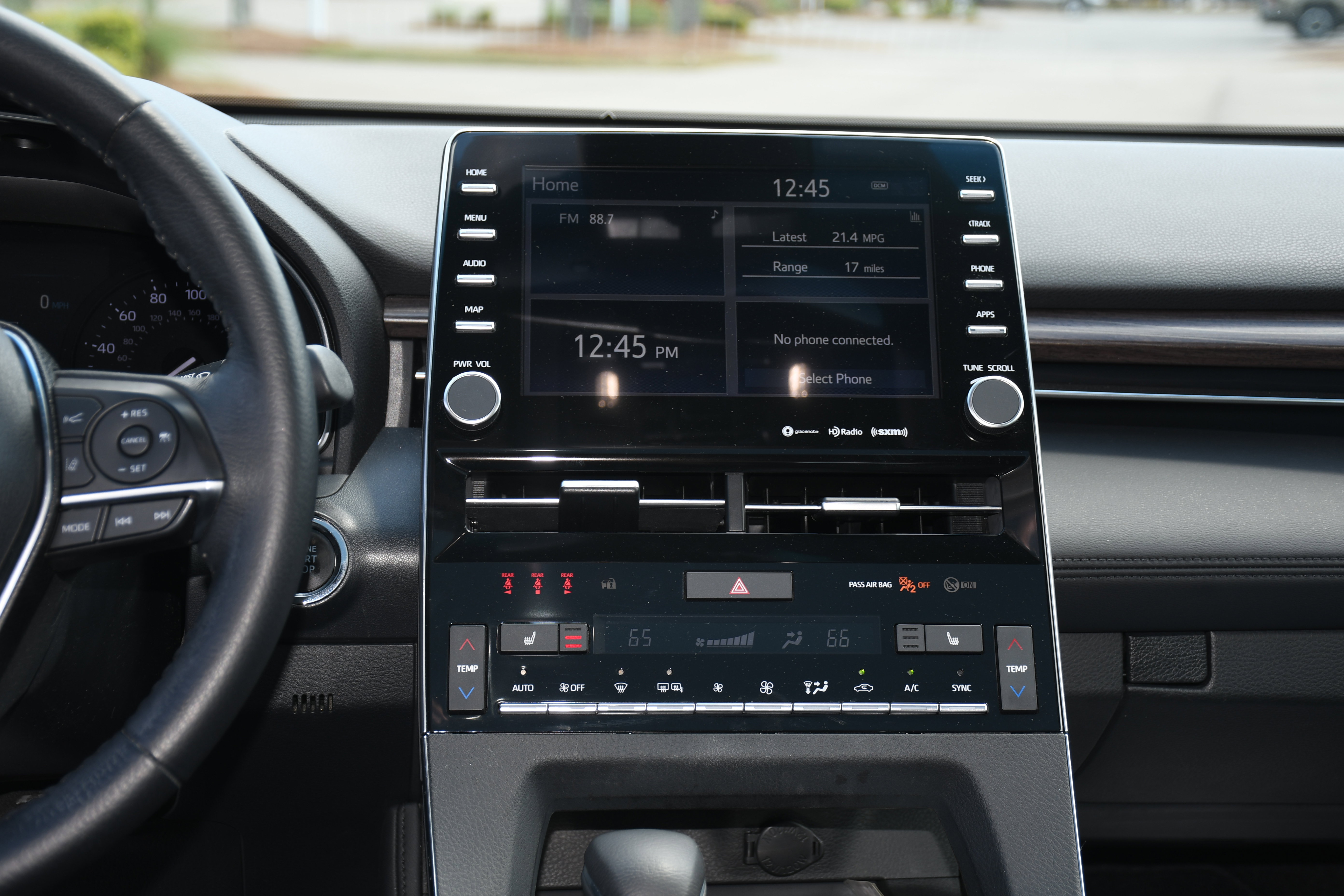 Used 2019 Toyota Avalon XLE w/ Moonroof Package FWD image 17