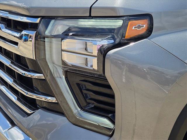 Used 2026 Chevrolet Silverado 3500 LTZ w/ LTZ Texas Edition AWD/4WD image 9