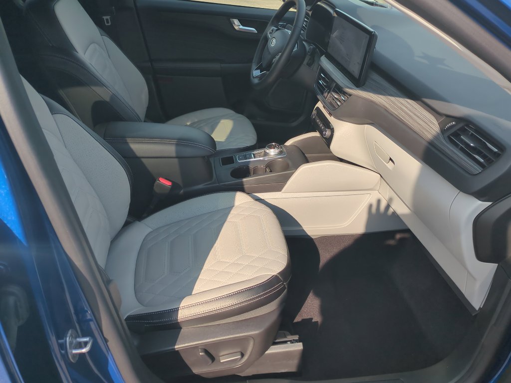 Used 2023 Ford Escape Platinum w/ Premium Technology Package image 19