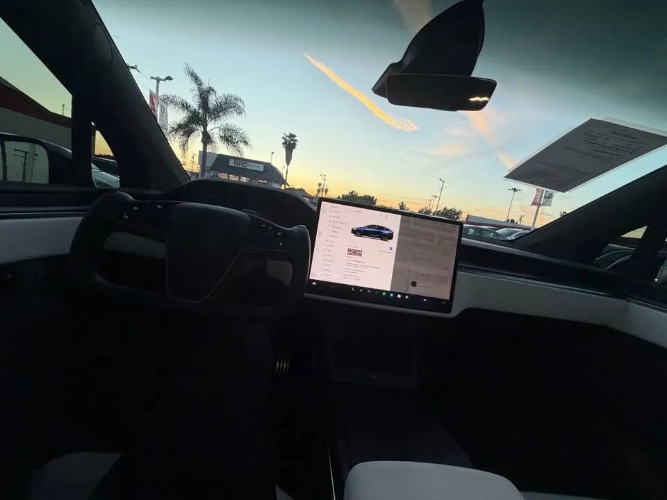 Used 2022 Tesla Model X Plaid image 11