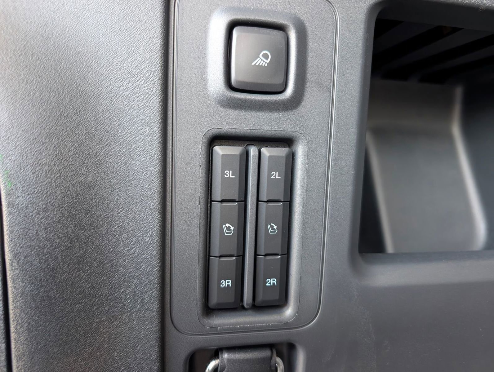 Used 2025 Ford Expedition Active image 37