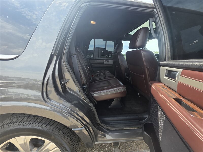 Used 2015 Ford Expedition Platinum AWD/4WD image 10