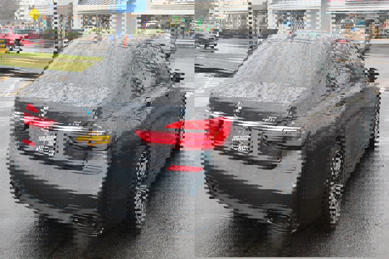 Used 2019 BMW 750i image 3