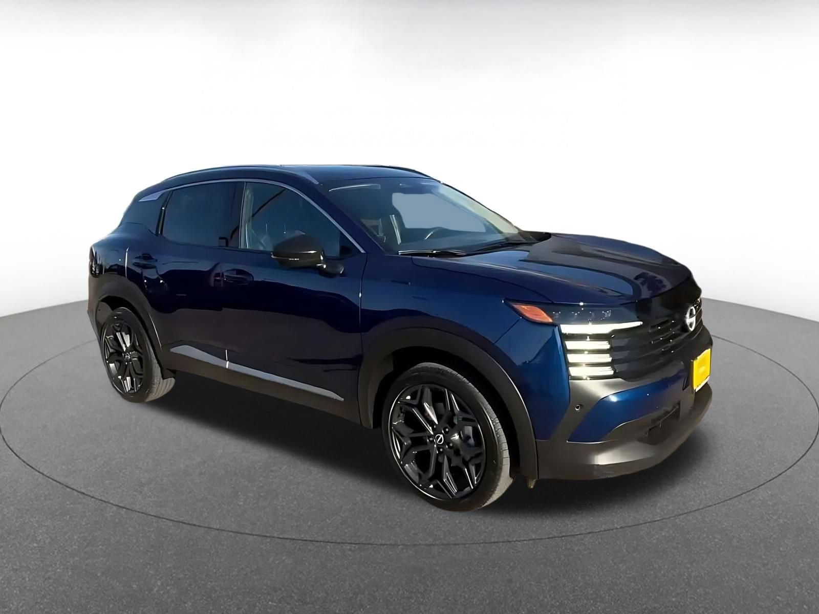 Used 2026 Nissan Kicks SR AWD/4WD image 2