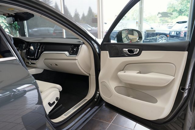 Used 2019 Volvo XC60 T5 Momentum w/ Multimedia Package image 45