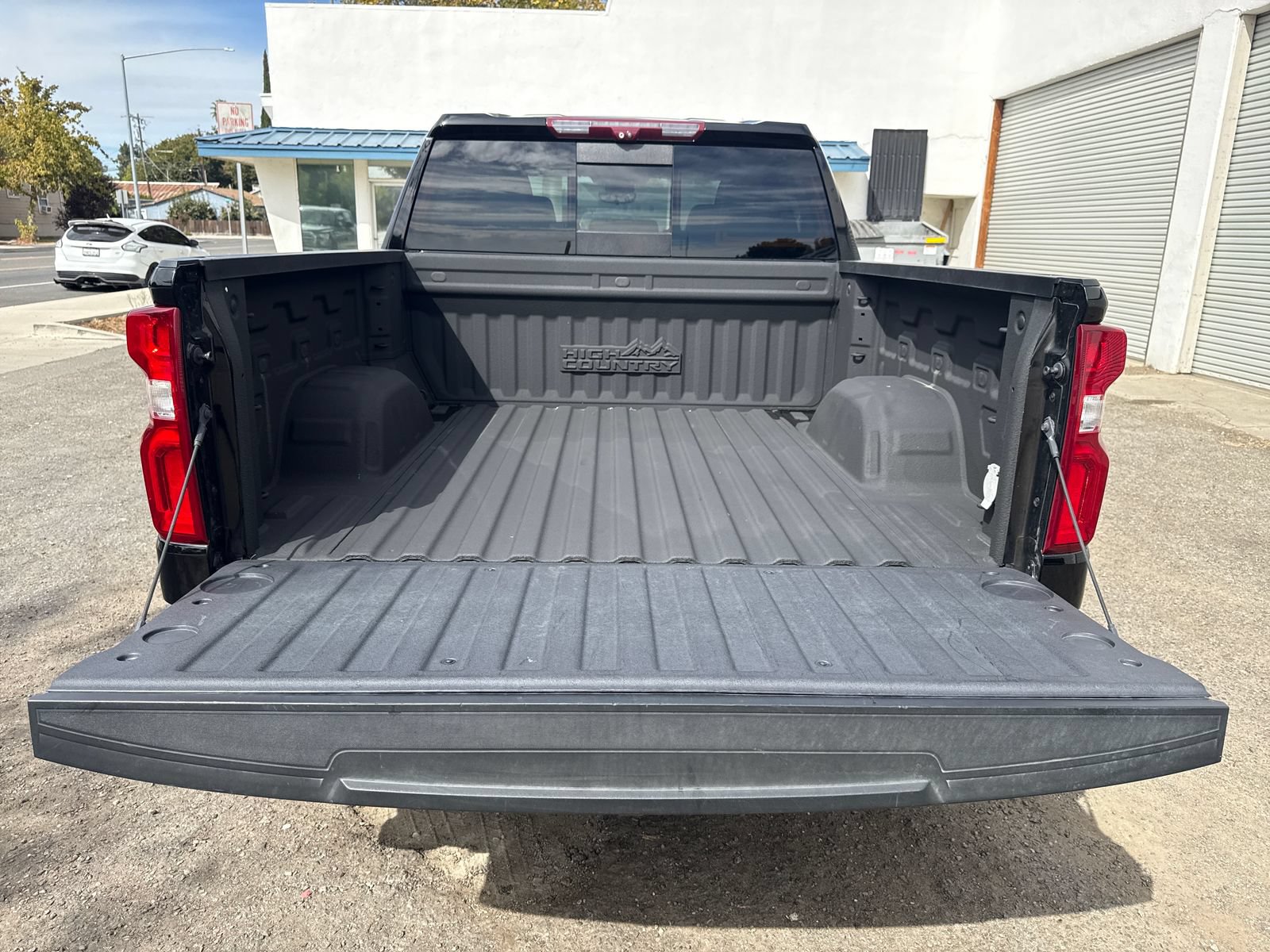 Used 2023 Chevrolet Silverado 1500 High Country w/ Technology Package AWD/4WD image 23