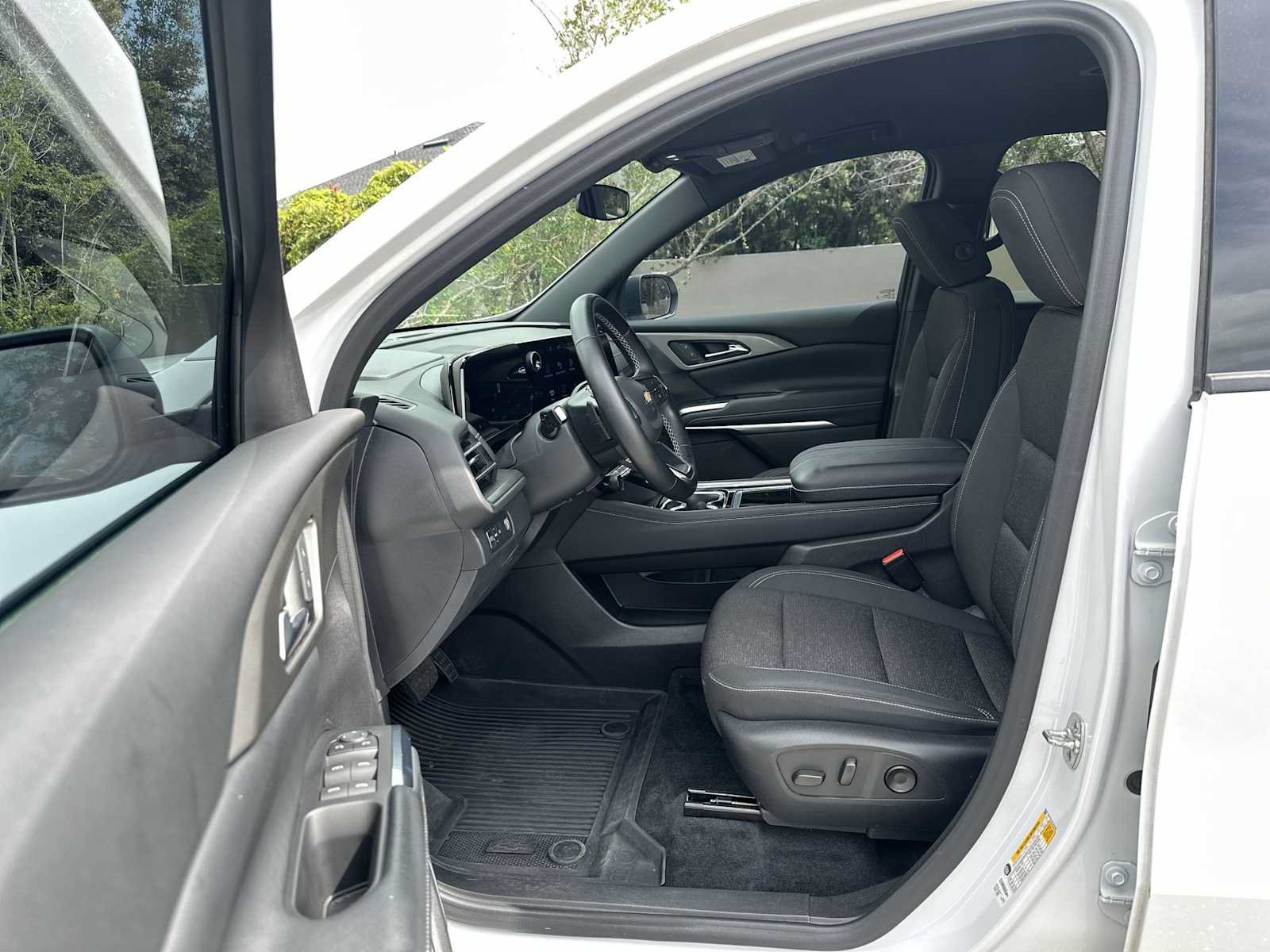 Certified 2024 Chevrolet Traverse LT w/ LPO, Floor Liner Package FWD image 2