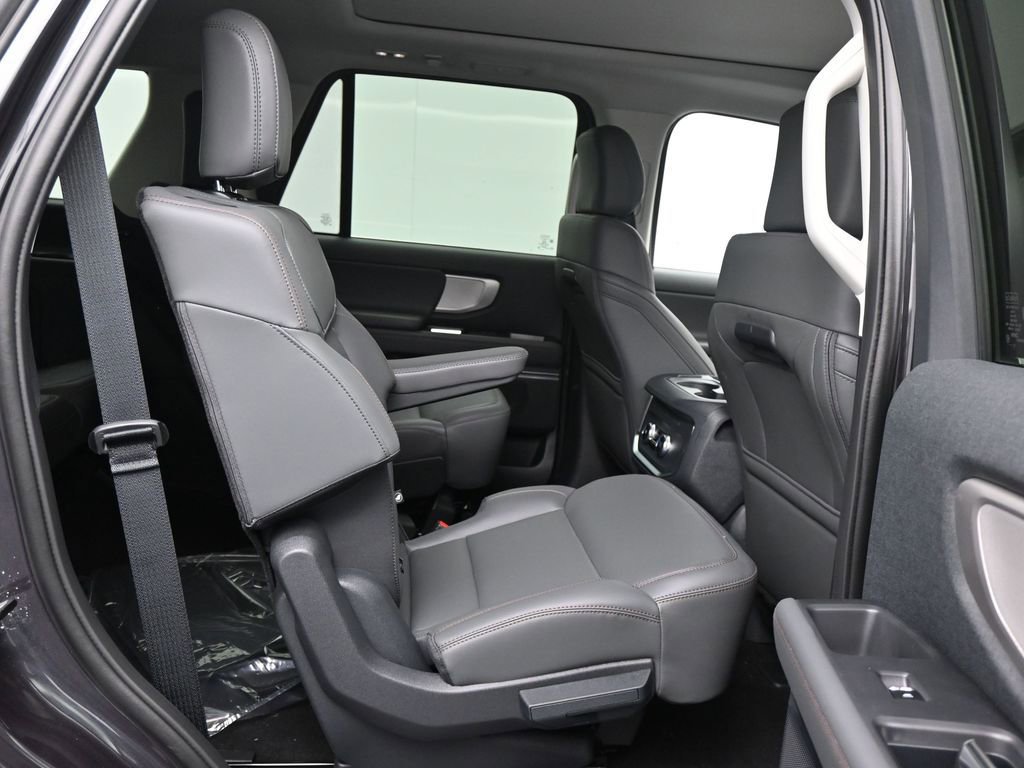 New 2025 Ford Expedition Active image 9
