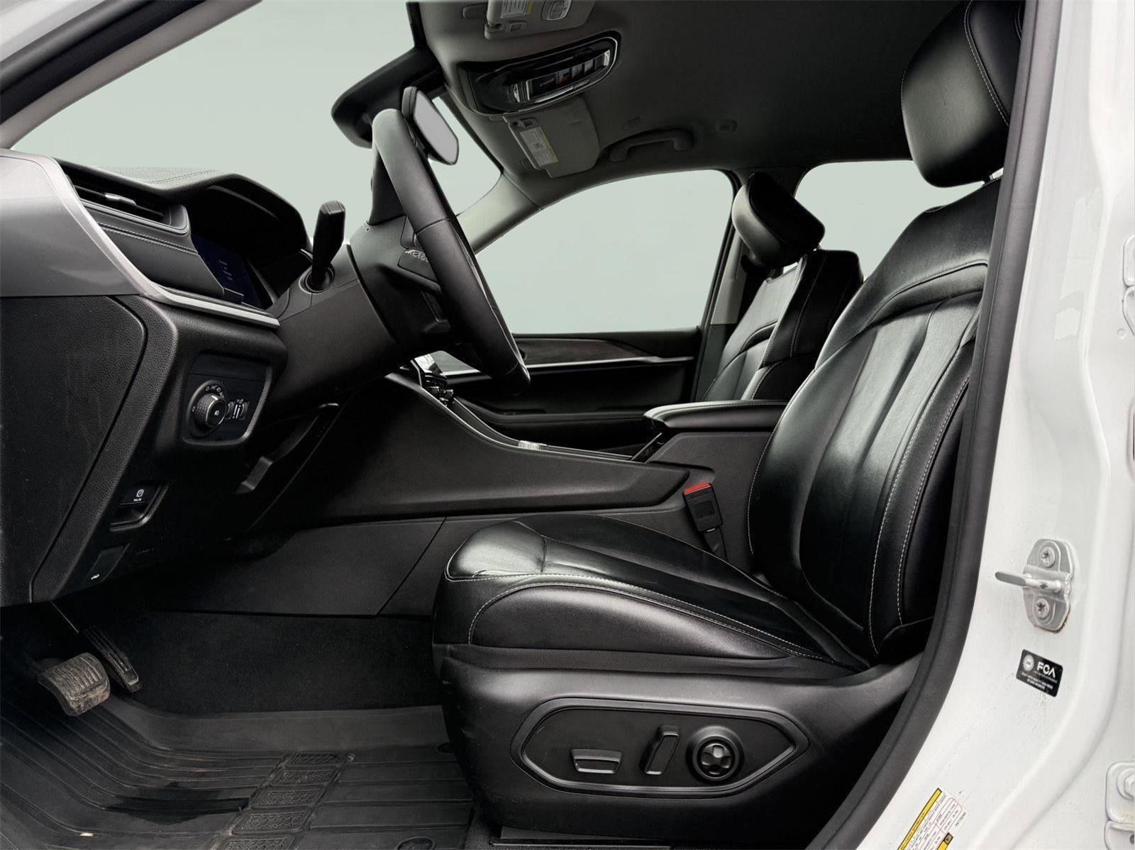 Used 2023 Jeep Grand Cherokee L Limited w/ Trailer Tow Group (B) image 11