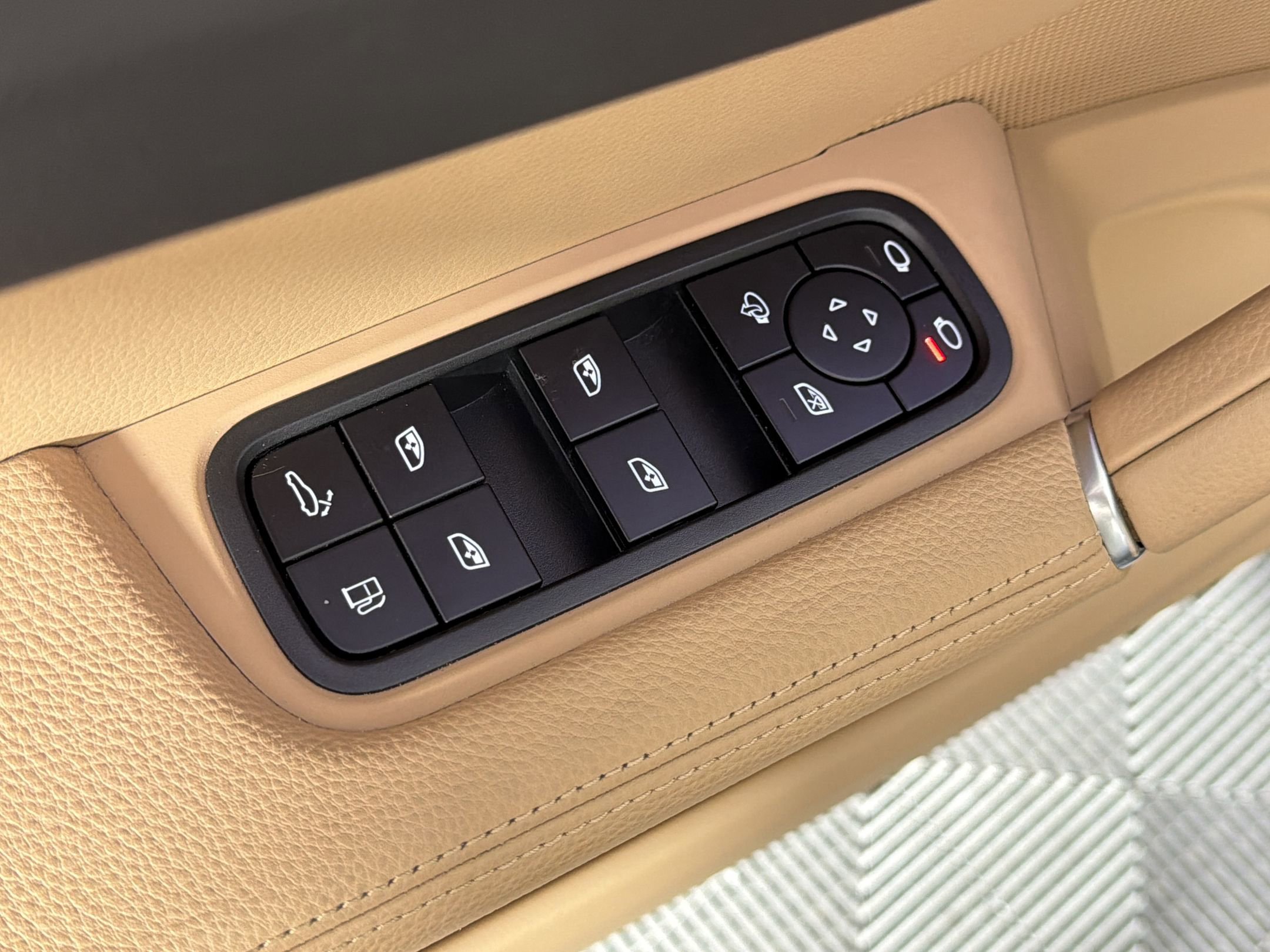 Certified 2023 Porsche Cayenne Platinum Edition AWD/4WD image 13