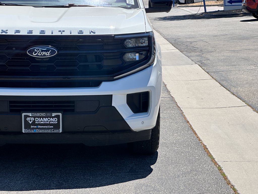 Used 2025 Ford Expedition Active RWD image 13