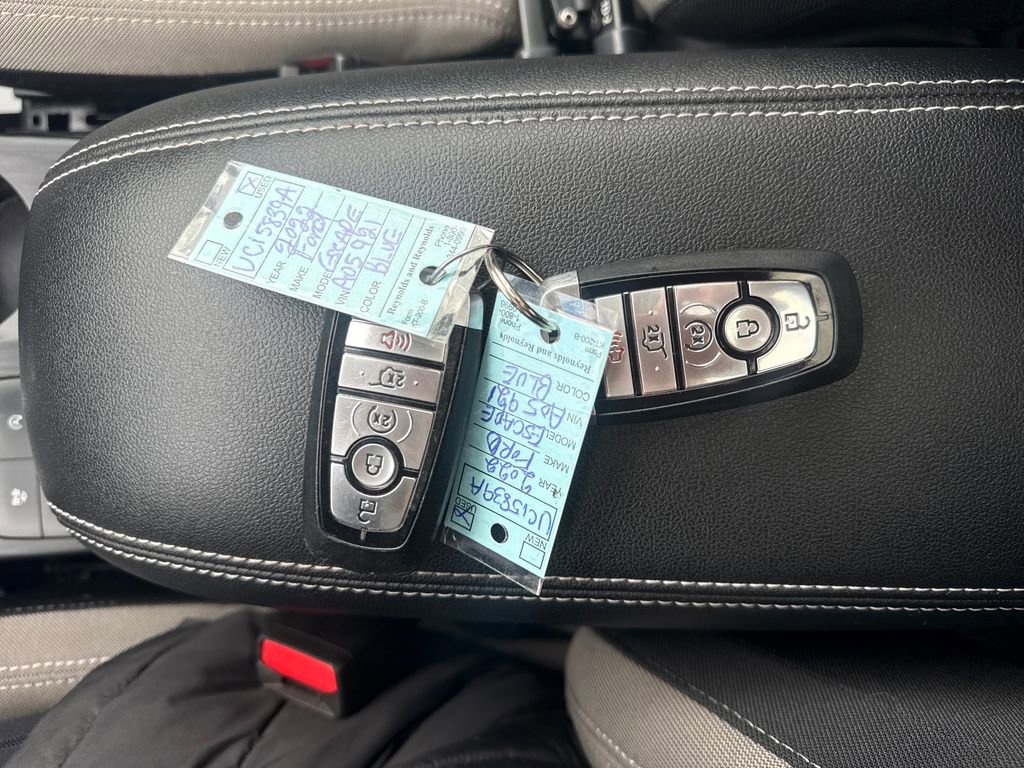 Used 2022 Ford Escape SE w/ SE Sport Appearance Package image 38