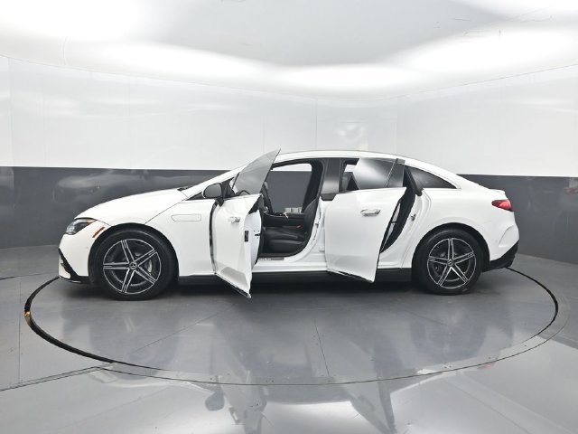 Used 2023 Mercedes-Benz EQE 500 4MATIC Sedan w/ Pinnacle Trim Package image 33