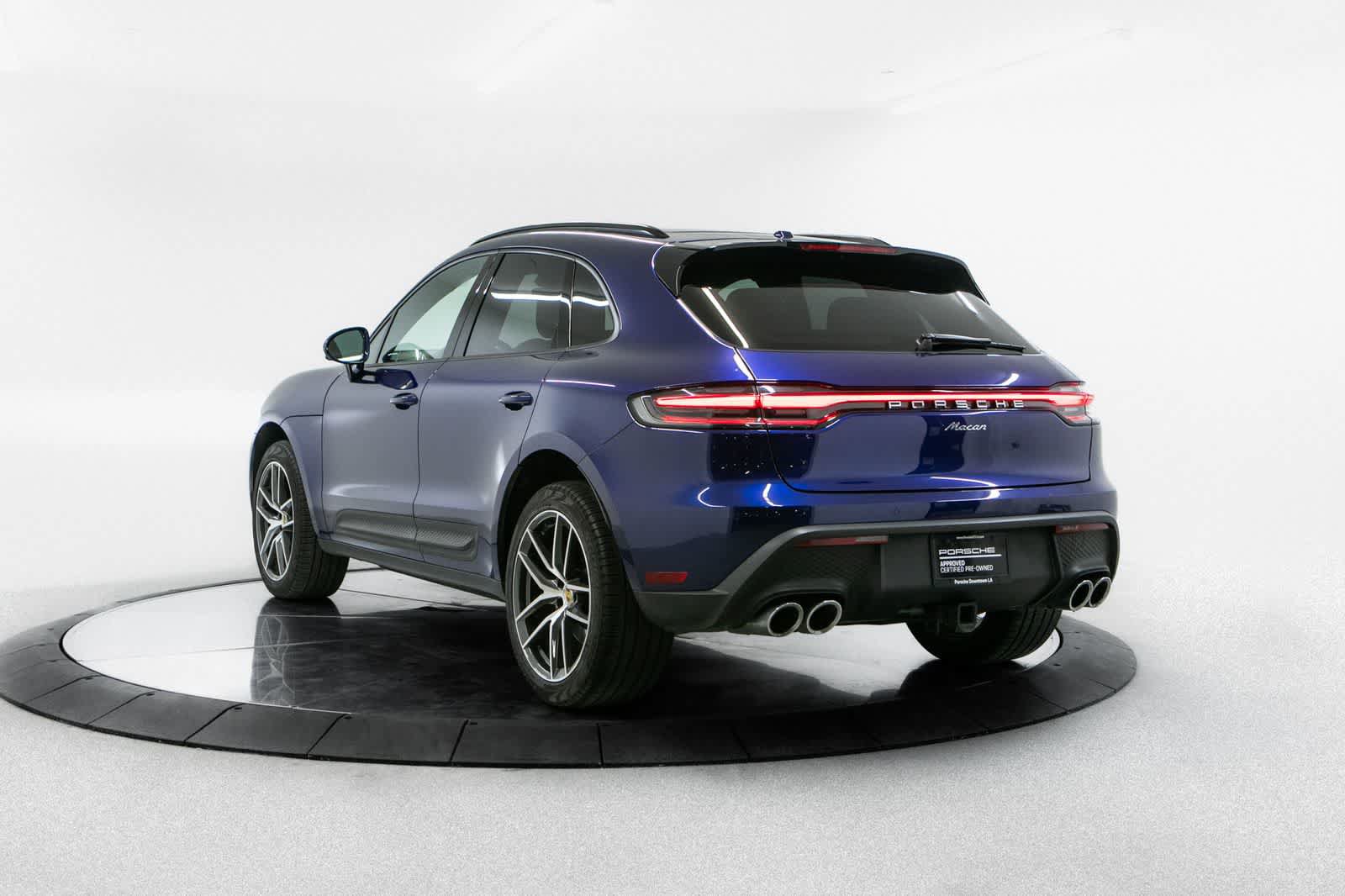 Certified 2024 Porsche Macan AWD/4WD image 3